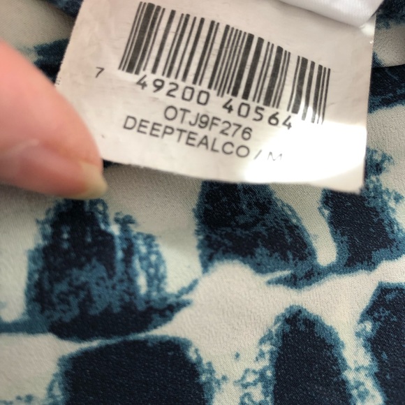 3/$20 BCBG Paris sleeveless jumpsuit. Deep teal print pattern. - Picture 7 of 11